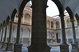 Reial col·legi del Corpus Christi de València, claustre