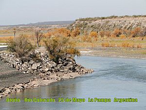 Archivo:Rio Colorado - Puente Dique "Punto Unido"