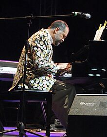 Sacbé, trío de jazz de los hermanos Toussaint en el Zócalo de Puebla 22 (cropped).jpg