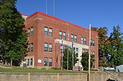 Shannon County MO courthouse 20131027.jpg