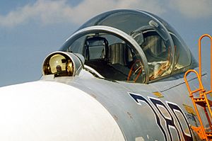 Archivo:Su-27UB cockpit