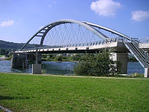 Archivo:Swiss-arch-aar-bridge