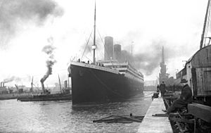 Archivo:Titanic in Southampton