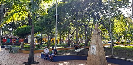 Archivo:Town square in Bolívar, Valle del Cauca