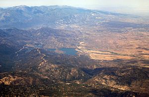 Archivo:Traverse Ranges, Mojave Desert, Silverwood Lake