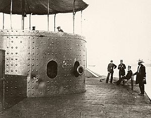 Archivo:USS Monitor James River 1862