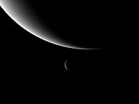Archivo:Voyager 2 Neptune and Triton