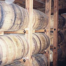 Archivo:Whiskey barrels