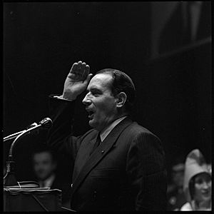 Archivo:17.12.65. François Mitterrand clôture sa campagne à Toulouse (1965) - 53Fi5479