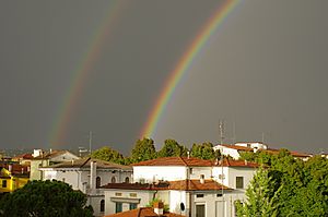 Archivo:2018 09 photo Paolo Villa-Category-Verona rainbows-Arcobaleno doppio arco-PENTAX K-5 II-smc PENTAX-FA 35mm F2 AL-primary and secondary rainbow with Alexander's dark band-Category-Double rainbows in Italy-Category-Supernumerary rainbows-