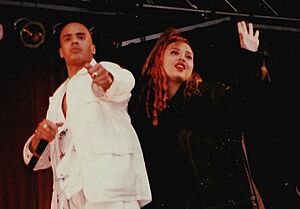 Archivo:2U Live Photo NEWCUT