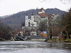 Aarburg von der Aare gesehen.JPG
