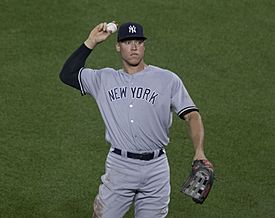 Aaron Judge throwing (36250907173).jpg