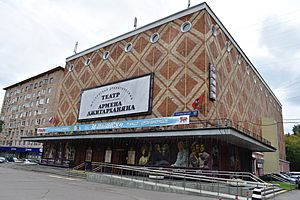 Archivo:Armen Dzhigarkhanyan Moscow theater