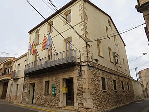 Archivo:Ayuntamiento de Almatret, Lérida