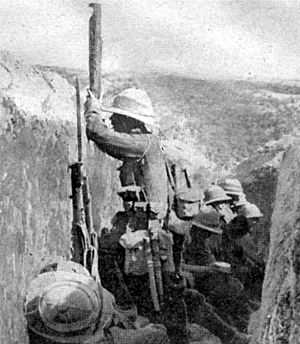 Archivo:British trench periscope Cape Helles 1915