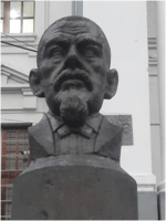 Archivo:Busto de Eloy Alfaro