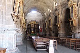 Catedral de Juli. Nave central con altar mayor