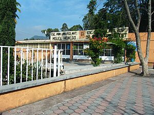 Archivo:Escuela Miguel Hidalgo de Uriangato