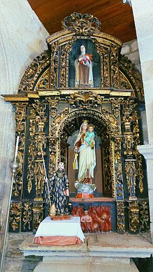 Archivo:Iglesia San Ginés Padriñán (retablo Virgen Carmen)