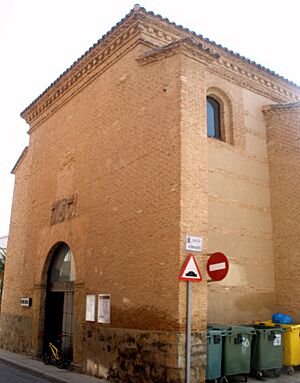 Archivo:La Almunia de Doña Godina - Biblioteca Pública (antigua Iglesia de San Juan de Jerusalén) 1