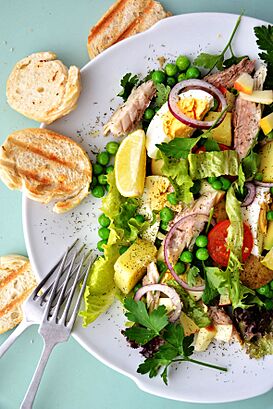 Mackerel and apple salad (17120194506).jpg