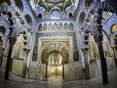 Archivo:Mihrab de la mezquita de Córdoba (17060237467)