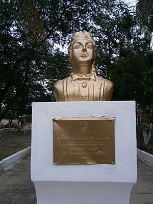 Archivo:Monumento a Clorinda Pietanera de Bossi, quien dio origen al nombre de la ciudad.