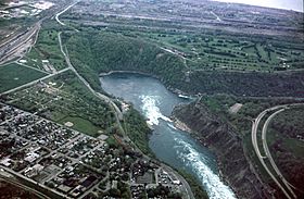 Archivo:Niagara Falls Whirlpool aerial view