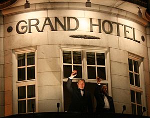 Archivo:Nobel Peace Prize winners Gore & Pachauri in Grand Hotel, Norway 2