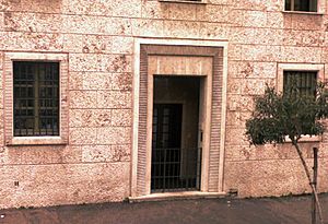 Archivo:Opus Dei prelaattikirkon ovi