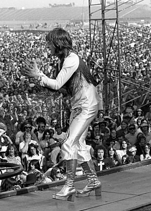 Archivo:Ozzy Osbourne at California Jam, 1974