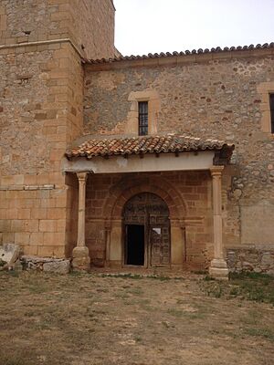 Archivo:Pórtico de entrada iglesia.