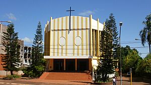 Archivo:PARROQUIA SAN VICENTE DE PAUL II