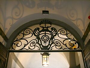 Archivo:Palazzo albizi stemma sulla cancellata