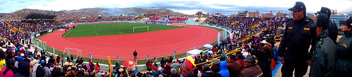 Archivo:Panoramica Estadio Enrique Torres Belon de Puno