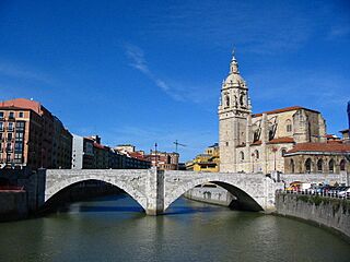 Puente e iglesia de San Antón (Bilbao).jpg