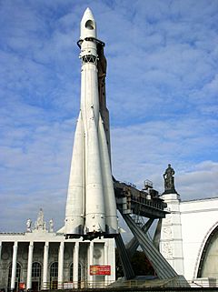 Archivo:Russia-Moscow-VDNH-Rocket R-7-1