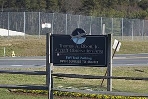 Archivo:Thomas A Dixon, Jr. Aircraft Observation Area sign