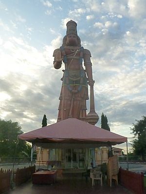 Archivo:TnT Hanuman Statue 1