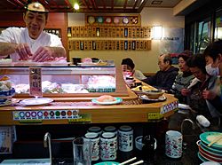 Archivo:Tokyo-Kaiten sushi, Japan (2010)