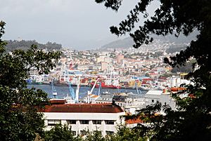 Archivo:View on the port of Vigo. Galicia, Spain,Southwestern Europe