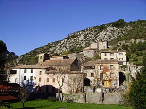 Archivo:Village de Termes (Aude) vu depuis le sud-est