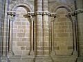 Arcos y capiteles de la Sala de la Reina Petronila (Palacio Real de Huesca)