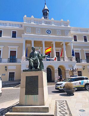 Archivo:Badajoz - Plaza de España, Monumento a Luis de Morales 3