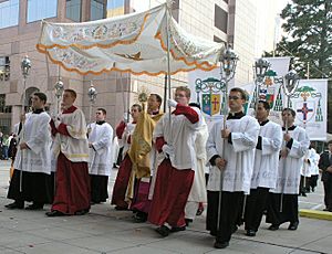 Archivo:Blessed Sacrament procession, First Annual Southeastern Eucharistic Congress, Charlotte, North Carolina - 20050924-01