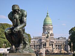 Archivo:Buenos Aires-Plaza Congreso-Pensador de Rodin