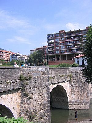 Archivo:Cestona puente sobre el Urola