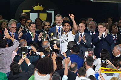 Archivo:Copa del Rey de fútbol 2018-19 - Entrega del trofeo
