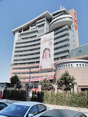 Archivo:Cumhuriyet Halk Partisi Building in Ankara (Република Турска)